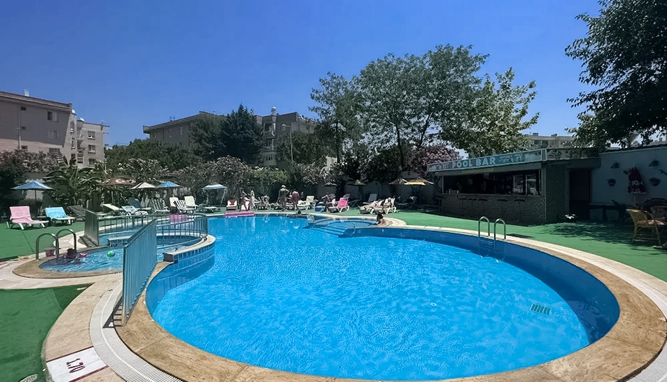 هتل آپارتمان گلدن مون کوش آداسی